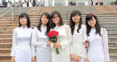 con tôi 16 tuổi có độ cận cao