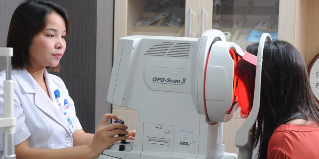 cận thị và biến chứng nguy hiểm của cận thị khám mắt cận thị