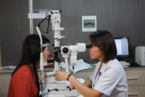 khám mắt định kỳ
